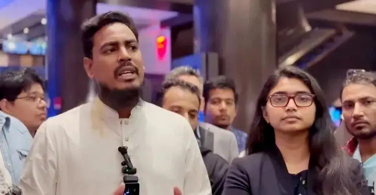 বিমানবন্দরে আখতার-জারার সংবাদ সম্মেলন বর্জন সাংবাদিকদের